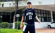 开云体育入口-关于篮球明星在社交媒体上展现家庭幸福生活的信息