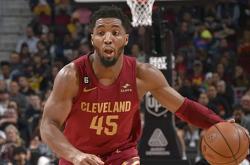 开云体育在线-包含爵士大胜骑士，米切尔连砍30+分的词条