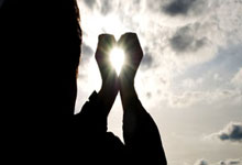 开云体育-红牛车队险胜梅赛德斯，勒克莱尔状态火热