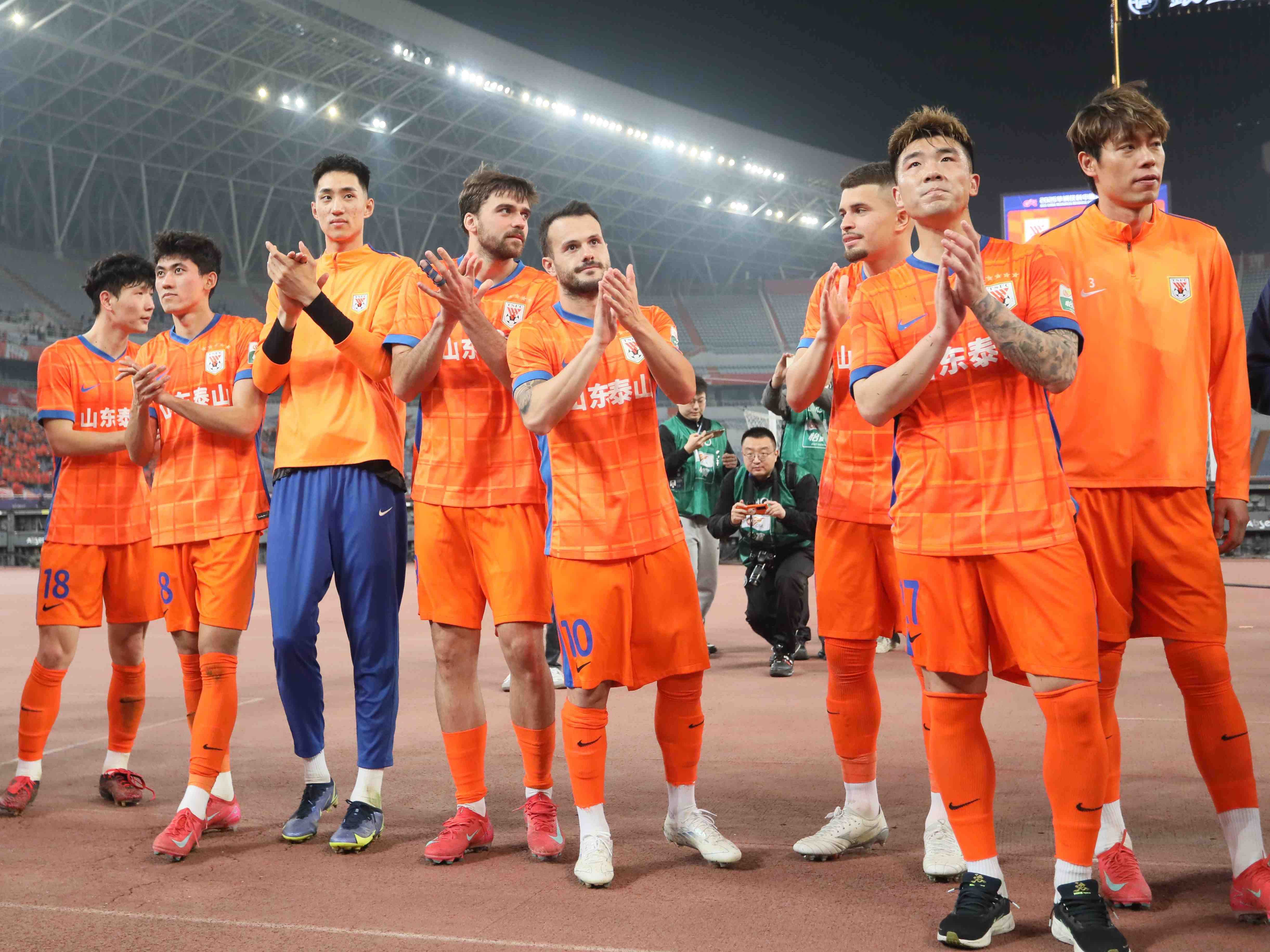 包含2021赛季中超将于本周末开启，各队备战正酣的词条