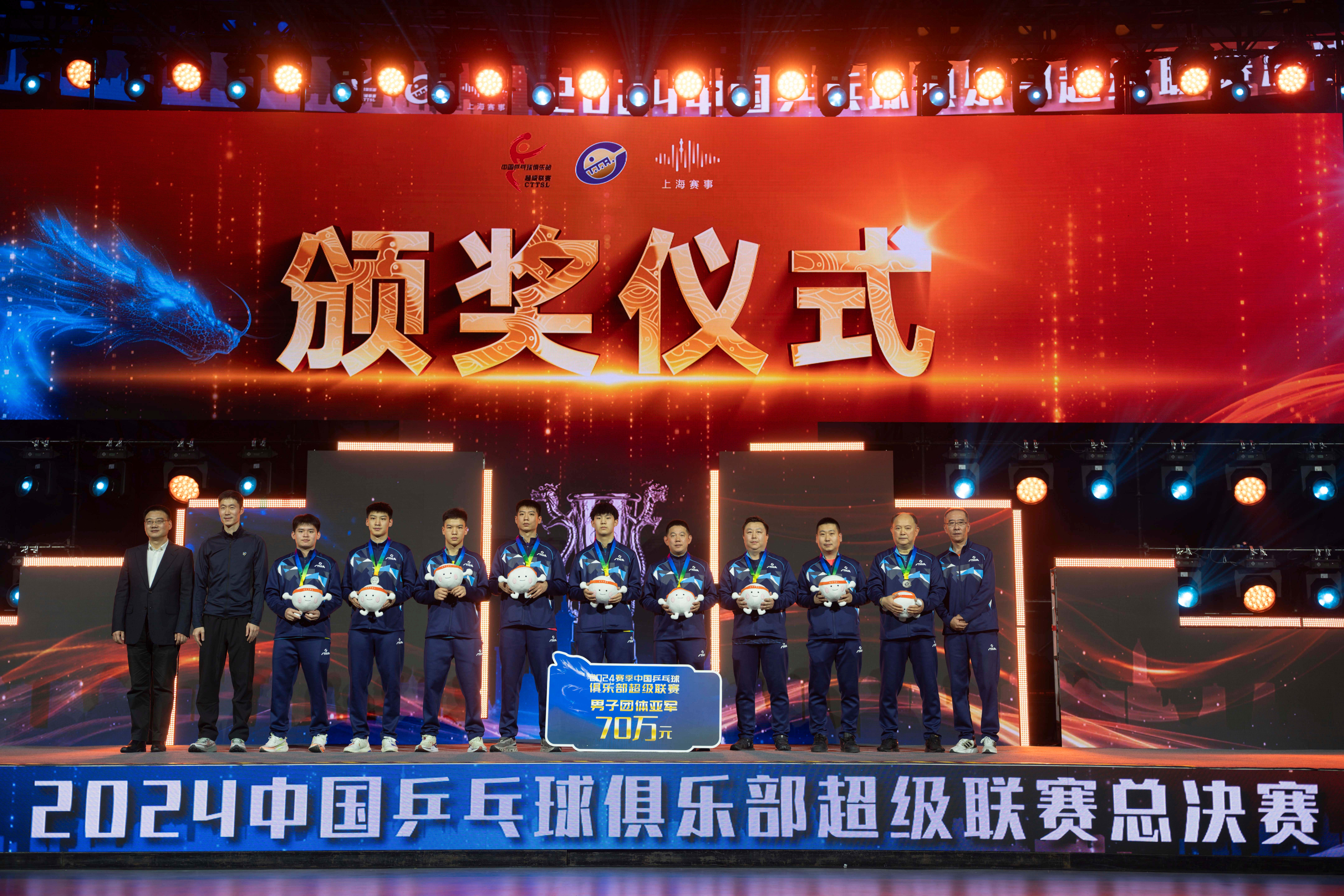 BLG横扫RNG，Tarzan成为全场焦点全球总决赛3:0（上海）