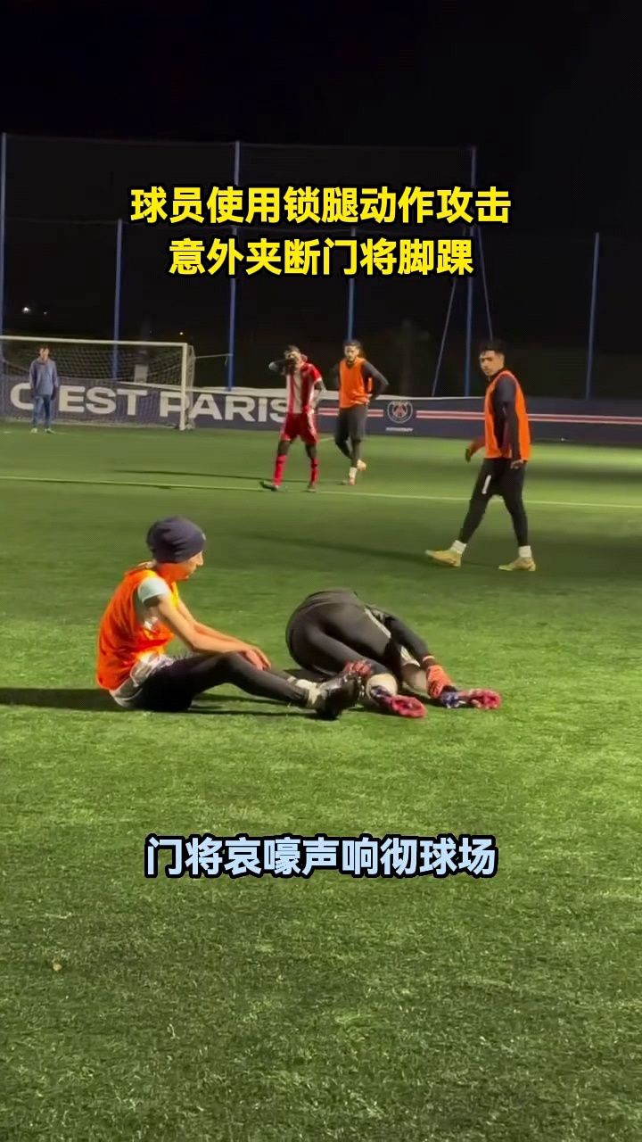 包含精彩足球对决连连，全球球迷聚精会神的词条