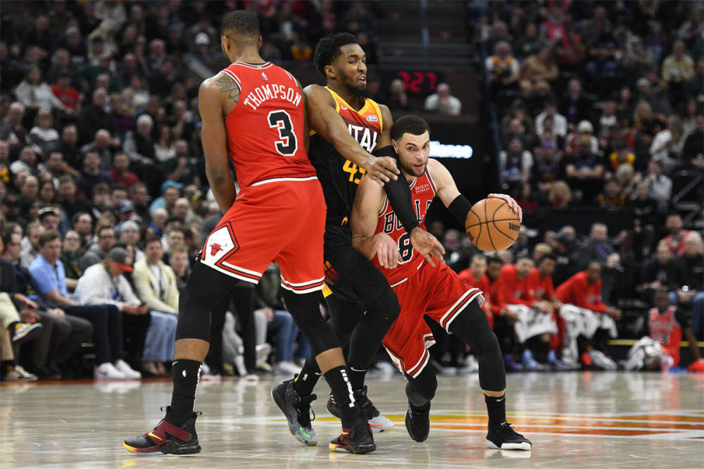 吉林队翻盘广州队，米切尔状态火热