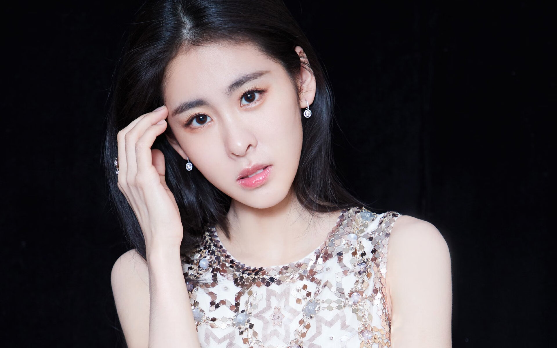 小贾伦刷新纪录，勇士轻取上海队展现实力碾压